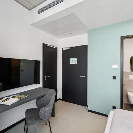 Nena East Aparthotel