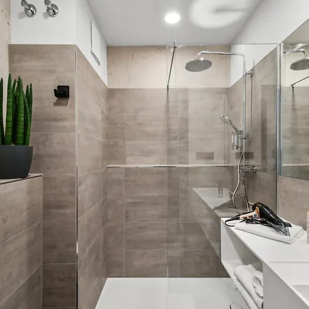 Aparthotel Nena East *